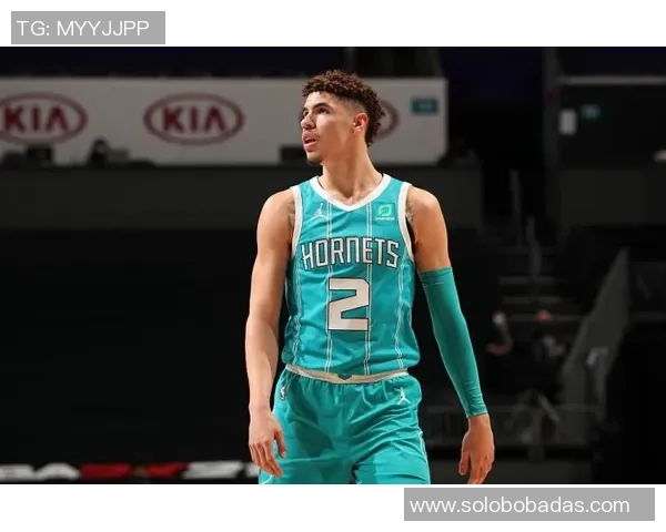 拉梅洛鲍尔半场表现不佳13投仅4中仅得11分三分球命中率低迷